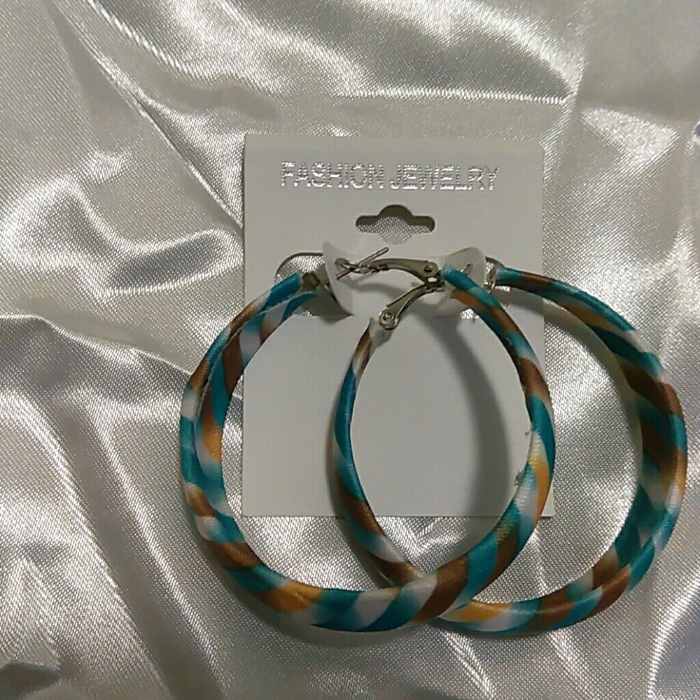 Womans Pierced clip earrings